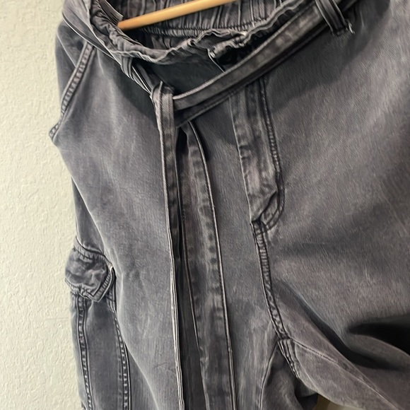 American Eagle high waisted distressed cargo jogger pants with belt - Picture 5 of 12